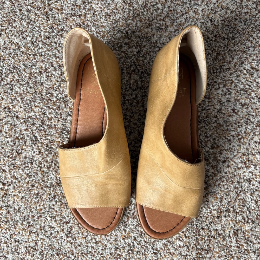 BEAST FASHION Tan Open-Toe Sandals Women’s Sz 7 - Picture 6 of 11
